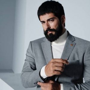Başarılı oyuncu Burak Özçivit, başrolünde yer aldığı Kuruluş Osman dizisinin