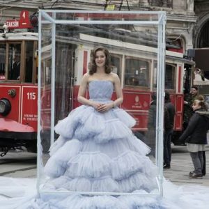 Kanal D’nin, yapımını OGM Pictures’ın üstlendiği iddialı projesi Camdaki Kız’ın
