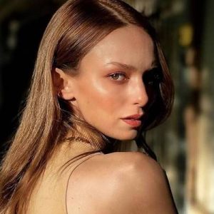 Fox TV’de ekrana getirilen Yasak Elma dizisinde Cansu karakterine hayat