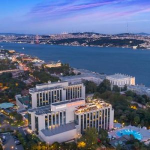 1991 yılından beri değişmeyen kalitesiyle misafirlerini ağırlayan Swissôtel The Bosphorus