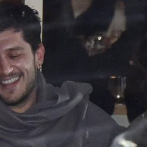 Geçtiğimiz gün Arnavutköy’de bir balıkçıda görüntülenen Uraz Kaygılaroğlu ve Berrak