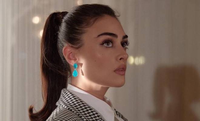 Ünlü oyuncu Esra Bilgiç’in yeni projesi belli oldu. Cuma akşamları