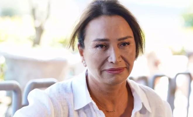 Usta oyuncu Demet Akbağ, iki yıl önce trafik kazasında hayatını