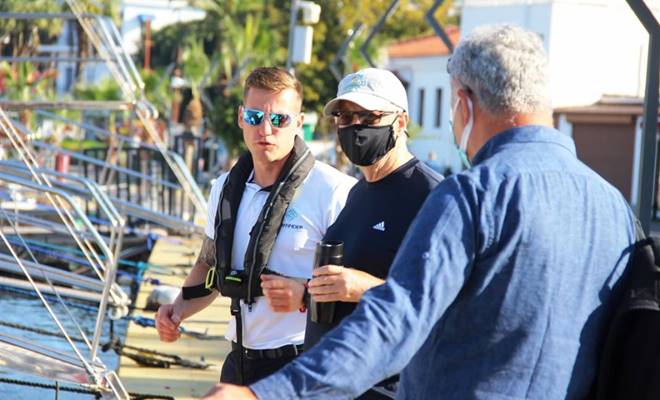 Lana isimli yatla Aydın’ın Kuşadası ilçesine gelen Gates, İzmir’deki Efes