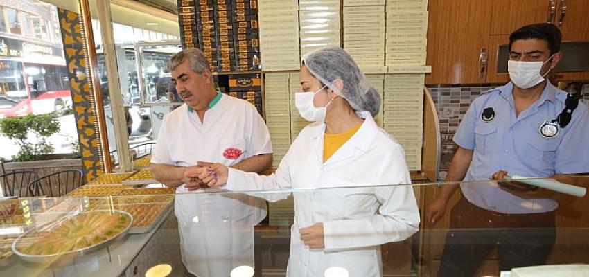 Bayraklı Belediyesi Zabıta Müdürlüğü ekipleri, yaklaşan Ramazan Bayramı öncesi ilçede