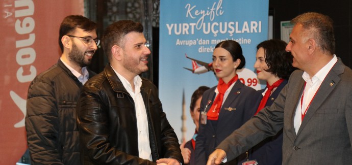 Hollanda ve Almanya’da organize edilen iftar yemeklerinde Corendon Airlines yönetimi,