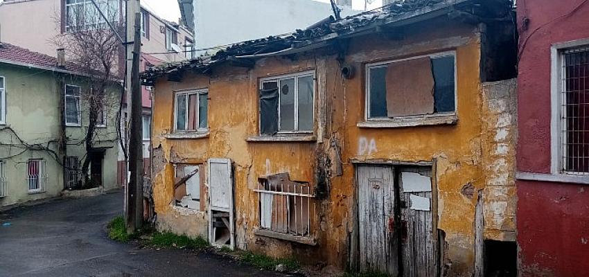 Sit alanlarında kalan ve tescilli olan yapıların korunma ve yıkım