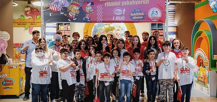 Minik adımlar 23 Nisan’ın 102. yılını 102 metre koşarak kutladı