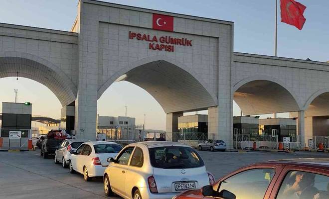 Türkiye’ye alışverişe gelen Yunanistan vatandaşları, ülkelerine geri dönüşte İpsala sınır