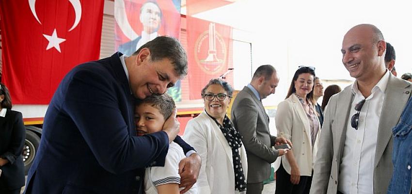 Karşıyaka Belediye Başkanı Dr. Cemil Tugay, Ramazan Bayramı dolayısıyla Karşıyaka