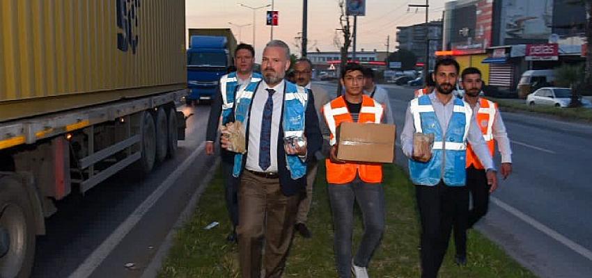 AK Parti İzmir İl Gençlik Kolları üyeleri, Menemen’de iftara yetişmeye