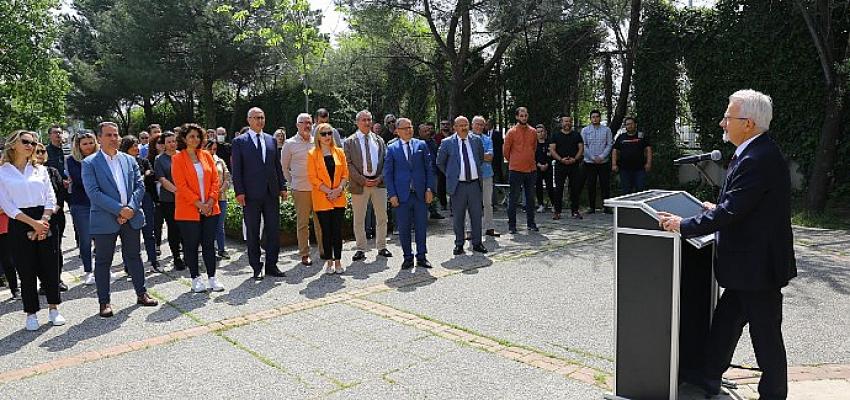 Nilüfer Belediyesi çalışanları bayramı erken kutladı. Nilüfer Belediye Başkanı Turgay