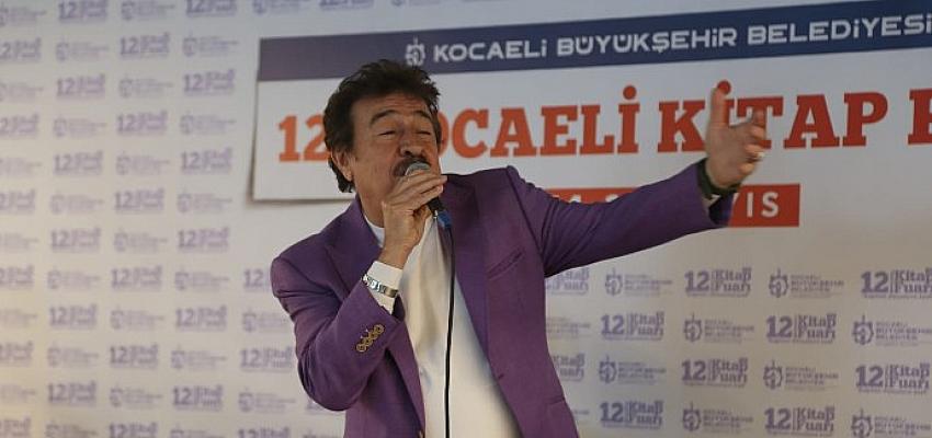 12. Kocaeli Kitap Fuarı’nda Ünlü Şair Ahmet Selçuk İlkan, hoş