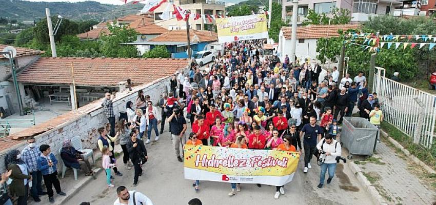 Bayraklı Belediyesi, baharın habercisi Hıdırellez’i Doğançay’da düzenlenen şenlikte coşkuyla kutladı.