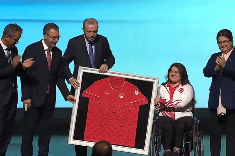 Cumhurbaşkanı Recep Tayyip Erdoğan, Engelliler Haftası etkinlikleri kapsamında "Spor aşkı