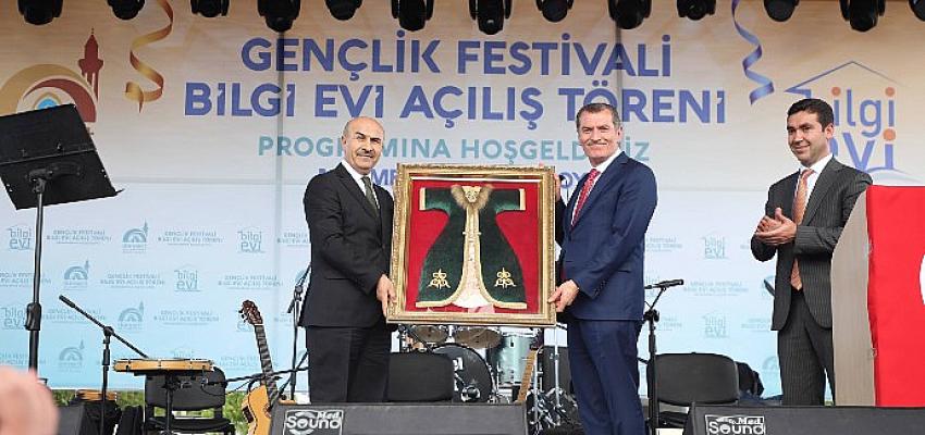Zeytinburnu Belediyesi’nin katkılarıyla kardeş belediye Mardin Dargeçit’e kazandırılan Bilgi Evi’nin