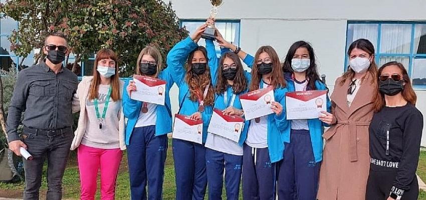 Dokuz Eylül Üniversitesi (DEÜ) Özel 75.Yıl Eğitim Kurumları, birçok ilke