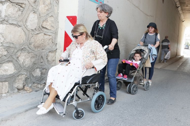 Bursa'nın Mudanya ilçesinde DEVA Partisi engelli bireylerin ve çocuklu ailelerin