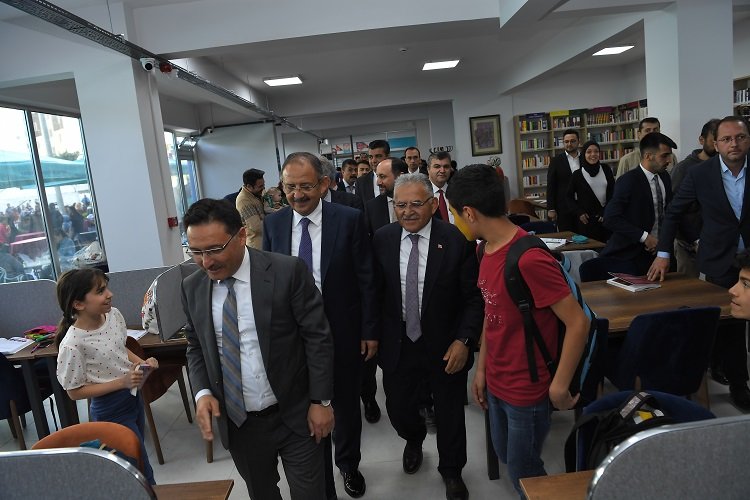 Kayseri Büyükşehir Belediye Başkanı Dr. Memduh Büyükkılıç, Vali Gökmen Çiçek