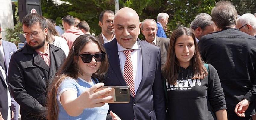 Keçiören Belediyesi tarafından üniversiteye hazırlık öğrencilerine yönelik düzenlenen Kariyer Tanıtım