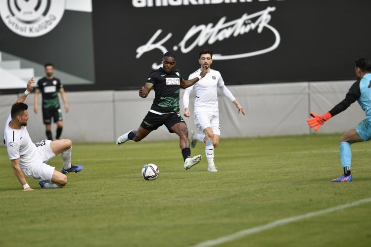 Spor Toto 1.Lig'in 35.haftasında Bursaspor deplasmanda Manisa FK'ı 3-1 mağlup