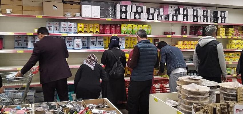 Zam fırsatçıları ve stokçulukla mücadele eden Sincan Belediyesi Zabıta Ekipleri
