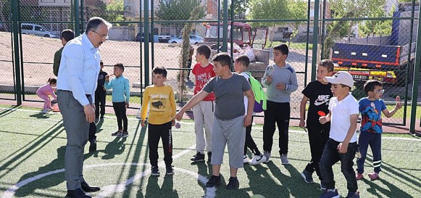 Nevşehir Belediyesi tarafından Sümer Mahallesi’nde içerisinde yürüyüş yolları, dinlenme ve