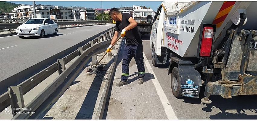 Gölcük Belediyesi Temizlik İşleri Müdürlüğü ekipleri, temiz bir Gölcük için
