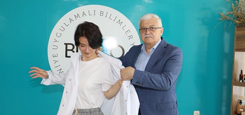 BUBFA öğrencileri aşçı önlüklerini giydi. BUBFA Burhaniye Uygulamalı Bilimler Fakültesi