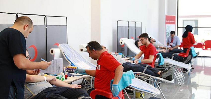 KAN BAĞIŞ RAKAMLARI PANDEMİ ÖNCESİNE DÖNDÜ Düzenli ve gönüllü kan