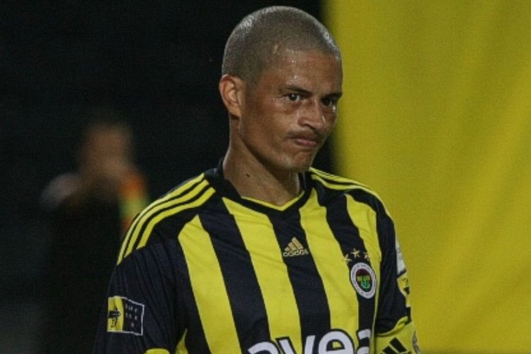 Fenerbahçe'nin unutulmaz oyuncularından Alex De Souza, babasını kaybetti. İSTANBUL (İGFA)