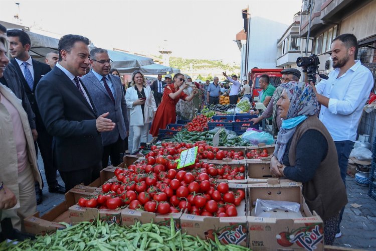 DEVA Partisi Genel Başkanı Ali Babacan, Ankara’nın Beypazarı ilçesinde gittiği