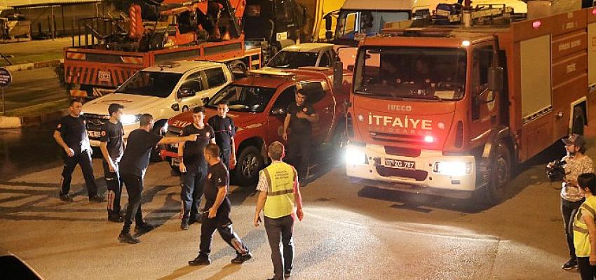 Antalya Büyükşehir Belediyesi, Marmaris’te çıkan orman yangınını söndürme çalışmalarına destek