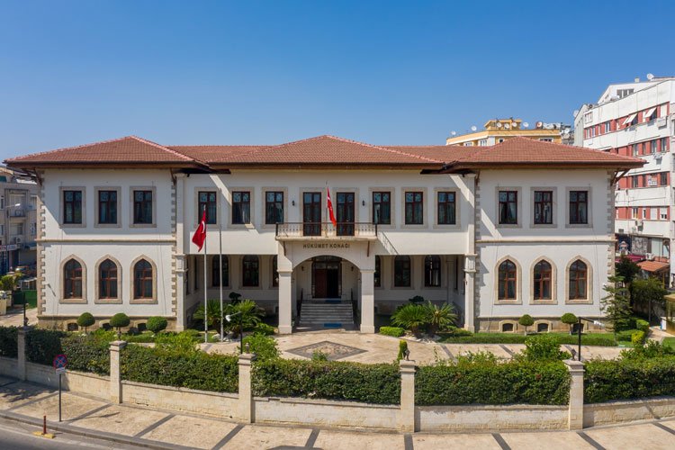 Antalya Valiliği, kentte üniversite öğrencilerinin intihar ettiği ile ilgili yerel
