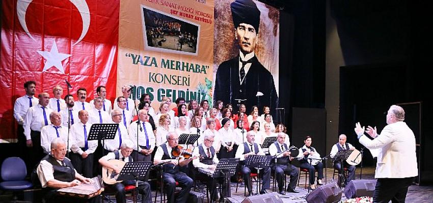 Aydın Büyükşehir Belediyesi Türk Sanat Müziği Korusu, “Yaza Merhaba” düzenledi.