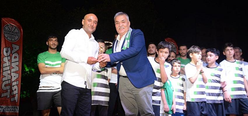 Tarihi bir zafere imza atan Ayrancılar Gençlikspor, dün Ayrancılar’da şampiyonluğu