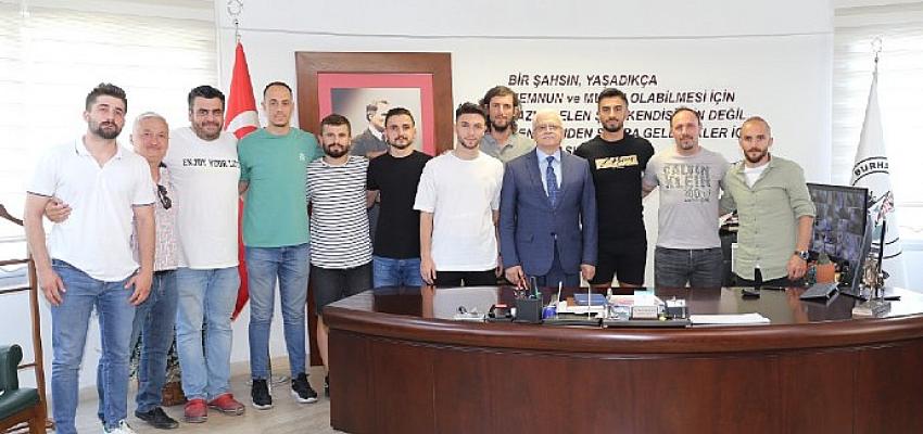 Burhaniye Belediyespor Transfer Komitesi, yaptığı kongre sonrası transfer atağına başladı.