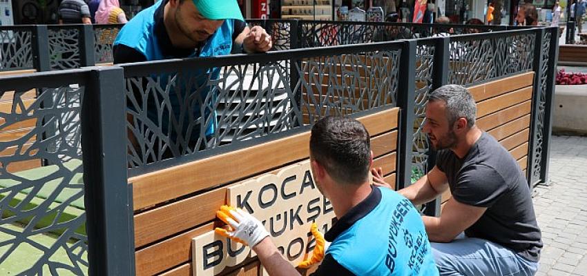 Büyükşehir, Cumhuriyet Bulvarı’nda yer alan trafoların etrafını kapatarak estetik bir