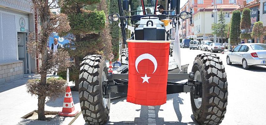 Çumra Belediyesi araç envanterine modern bir greyder takviye etti. Alınan