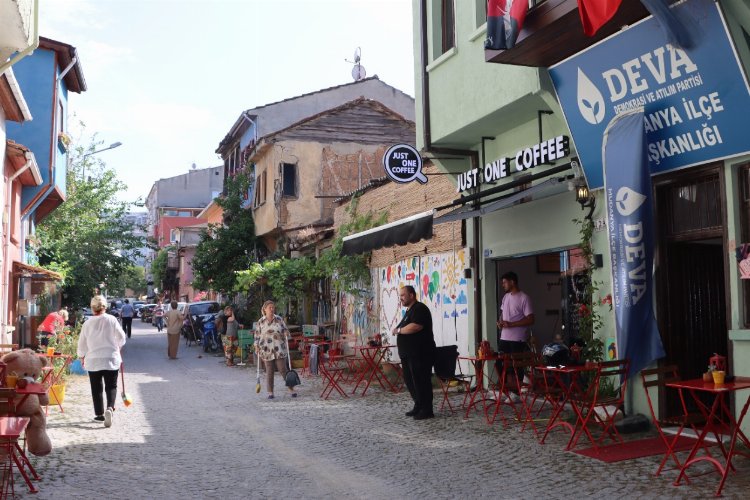 Bursa'nın Mudanya ilçesinde Dr. Dilek Durak başkanlığındaki DEVA Partisi, Dünya