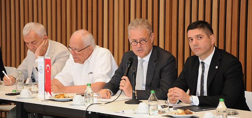 İzmir iş dünyasının önemli isimlerinin yer aldığı, derneğin çalışma rotasında
