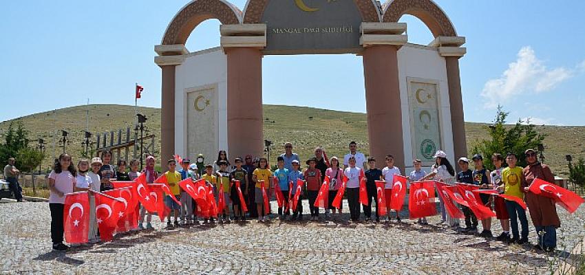 Gölbaşı Şehit Bülent Göçer İlkokulu 4. sınıf öğrencileri ve velileri;