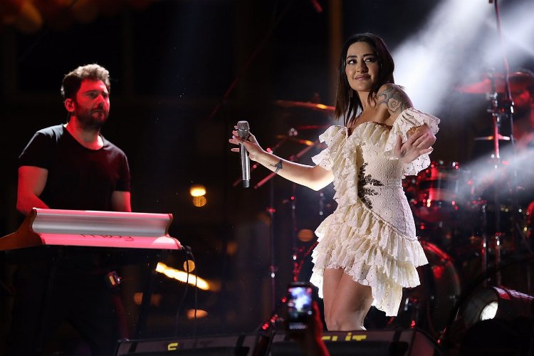 İzmir'de 86. Uluslararası Bergama Kermes Festivali’nin ilk gününde Cumhuriyet Meydanı’nda