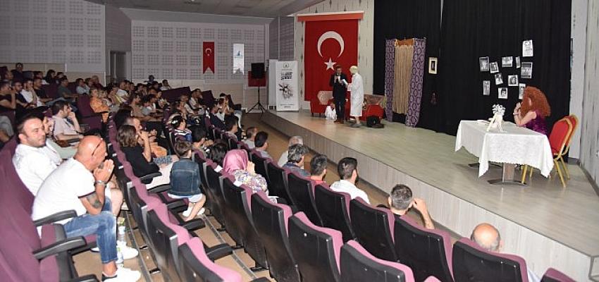 Kartepe Belediyesi ve Engelliler Birlik Federasyonu tarafından yetişkinlere yönelik sahnelenen