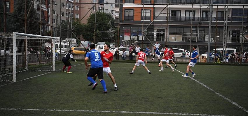 Kartepe Belediyesi geleneksel birimler arası futbol turnuvası çekişmeli karşılaşmalar sonrasında