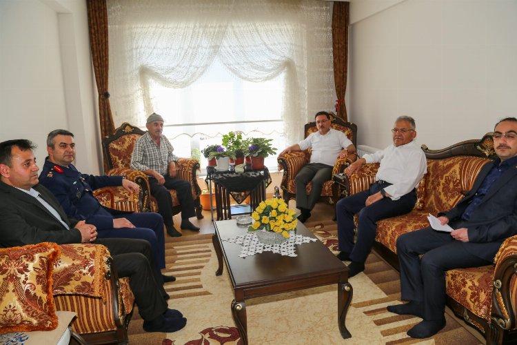Kayseri Valisi Gökmen Çiçek, Babalar Günü münasebetiyle, şehit ailelerini ziyaret