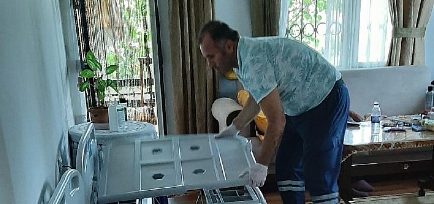 Kemer Belediyesi, ilçede yaşayan ihtiyaç sahibi vatandaşlara hasta yatağı ve