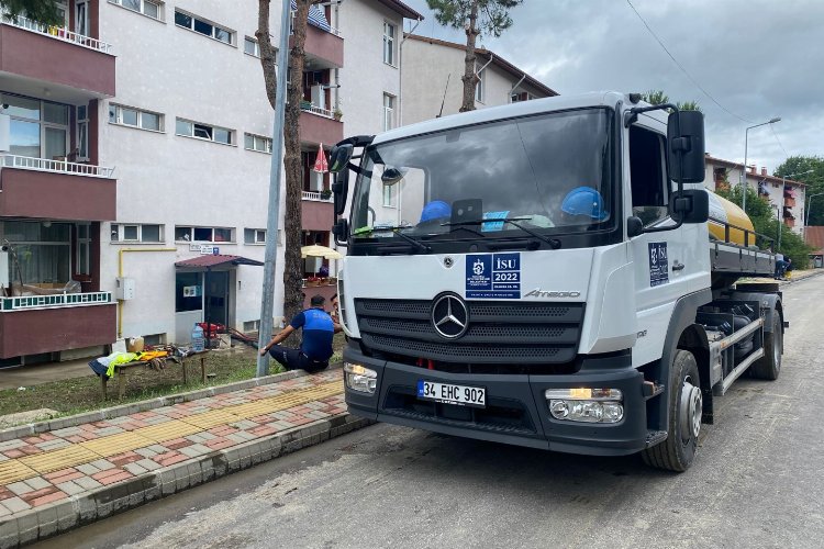 Kocaeli Büyükşehir Belediyesi ekipleri şiddetli yağışlardan etkilenen Bartın’da yapılan çalışmalara