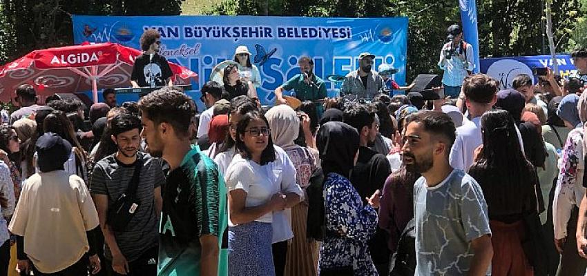 Van Büyükşehir Belediyesi, ilkokul, ortaokul, lise ve Üniversite öğrencilerine yönelik