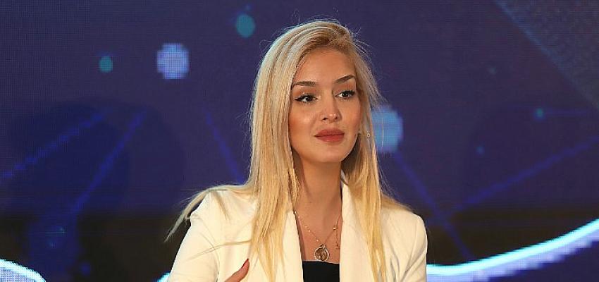 Bilim ve sanatın birlikteliğinde kurulacak dijital dünya için çalışmalarını sürdüren